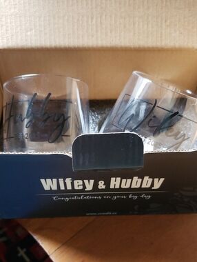 Wifey & Hubby Clear Glass Set with Black Script